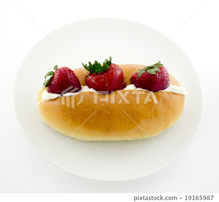 bread and cheese and strawberry 19165987