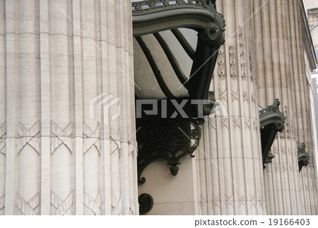 Foreign pillars 19166403
