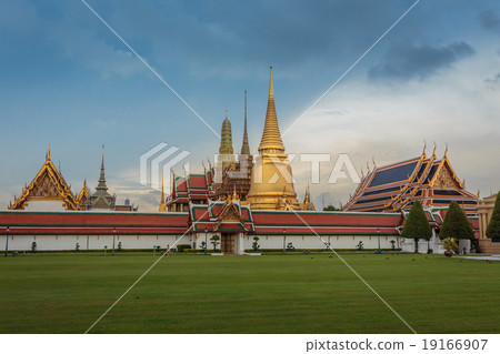 Thai temple 19166907