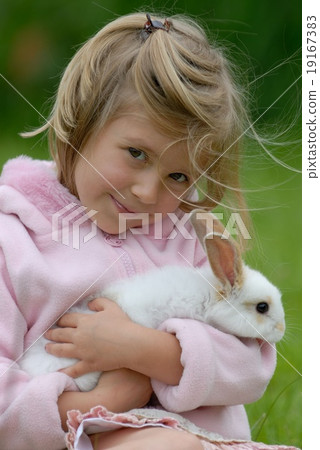 Small girl and the white rabbit. 19167383