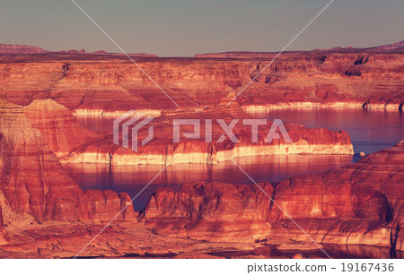 Powell lake Powell lake 19167436