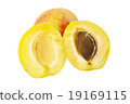 whole and sliced ​​peaches 19169115