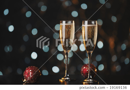 Holiday champagne glasses Holiday champagne glasses 19169136