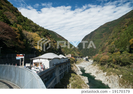 Shikoku Saburo Yoshinogawa, Oboke (ridge) During the gorges the rafting is thriving Shikoku Saburo Yoshinogawa, Oboke (ridge) During the gorges the rafting is thriving 19170379