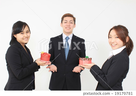 Men in Motemote who get Valentine 's chocolate from women 19170781