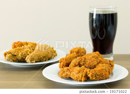 fried chicken with cola on dining table fried chicken with cola on dining table 19171022