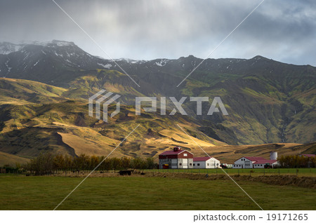 Barn in green filed surround by mountain 19171265