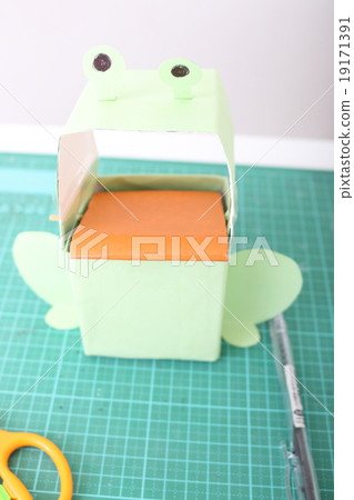 Making a savings box for summer vacation 5. Completion 19171391