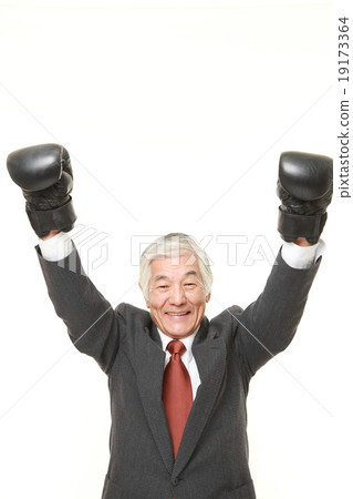 A senior businessman who won the victory A senior businessman who won the victory 19173364
