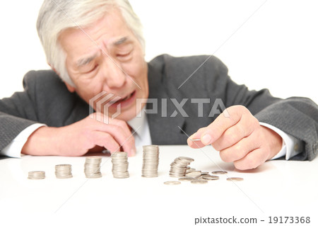 Senior businessmen who failed in investment 19173368