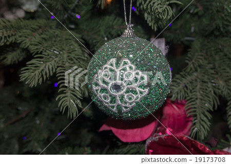 Xmas Tree Ball detail close up 19173708