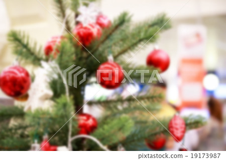 Blurred of Christmas tree with decoration 19173987