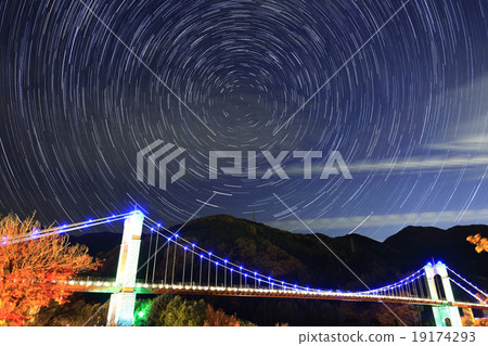 Suspension bridge of the wind and the trajectory of the star 19174293