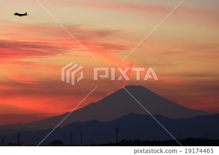 Evening scenery of Fuji 19174465