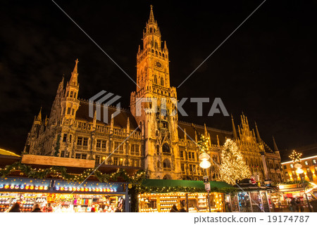 Christmas Market at Marienplatz in Munich  19174787