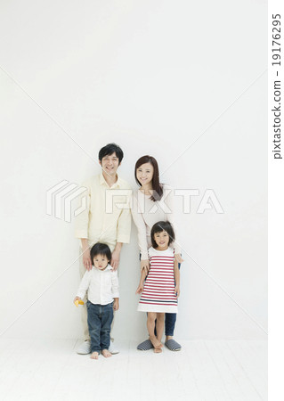 Family 4 people Portrait 19176295