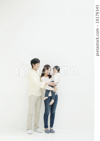 Family 3 people Portrait 19176345