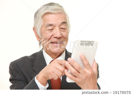 Senior businessmen using tablets 19178078