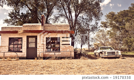 Abandoned restaraunt on route 66 in New Mexico 19178338