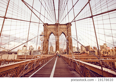 Brooklyn Bridge in New York 19178610