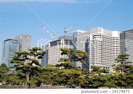 Imperial Palace Gardens and Marunouchi Buildings Imperial Palace Gardens and Marunouchi Buildings 19179975