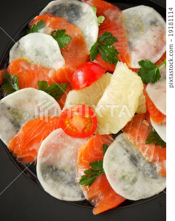 Salmon and turnip 's carpaccio (high angle up) Salmon and turnip 's carpaccio (high angle up) 19181114