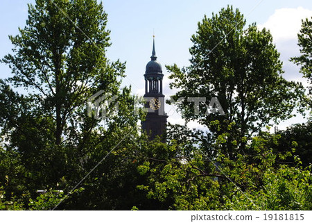 St. Michael's tower Hamburg 19181815