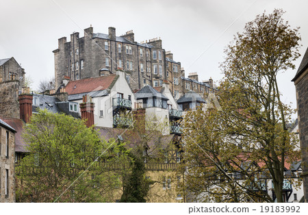 View over Edinburgh, Scotland, UK. 19183992