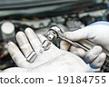 Spark plug replacement operation 19184755