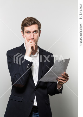studio shot of businessman with sheet of paper 19184808
