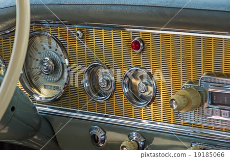 Dashboard retro car 19185066