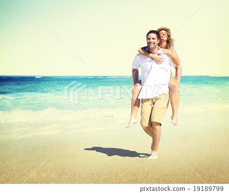 Honeymoon Couple Summer Beach Dating Concept 19189799