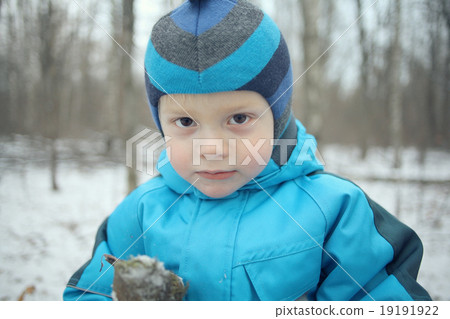 child on a winter walk in the park child on a winter walk in the park 19191922