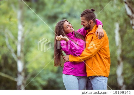 Happy couple on a hike 19199145