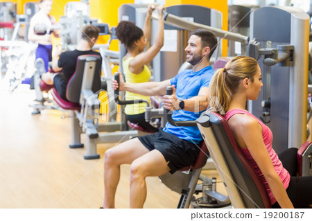 Fit people using weights machines 19200187