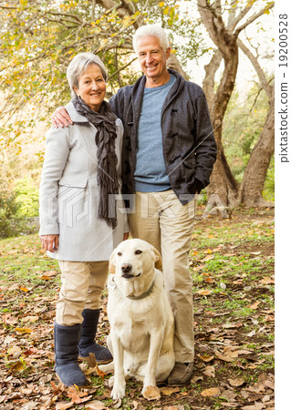 Senior couple in the park 19200528