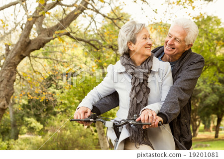 Senior couple in the park Senior couple in the park 19201081