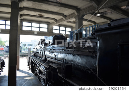 Plum alleys steam locomotive building Plum alleys steam locomotive building 19201264