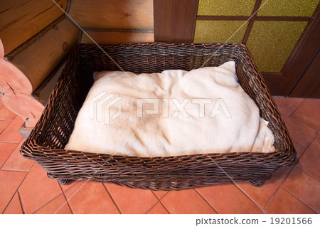Wicker dog basket 19201566
