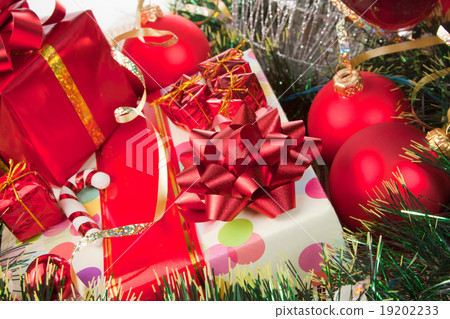 Holiday ornaments and gifts Holiday ornaments and gifts 19202233