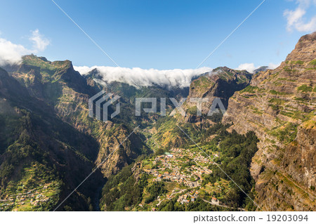 Mountains in clouds 19203094