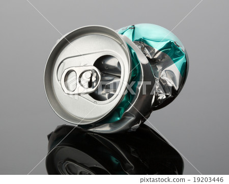 Crumpled beverage can 19203446