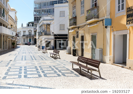 Narrow street Narrow street 19203527
