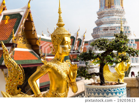 Buddha on roof Wat Po Temple 19203615