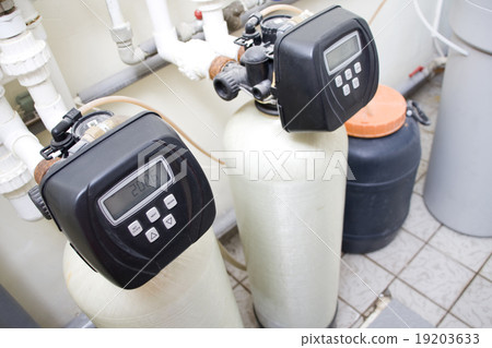 Water filtering system Water filtering system 19203633