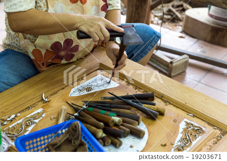 Carver working in Thailand Carver working in Thailand 19203671