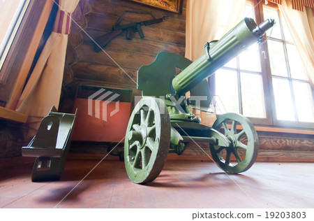 Old World War II machine gun Old World War II machine gun 19203803