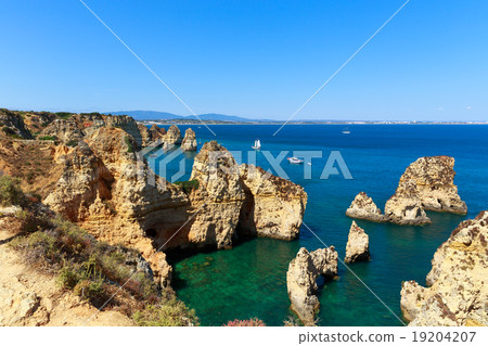 Ocean with rocky cliffs Ocean with rocky cliffs 19204207