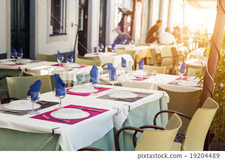 Restaurant outdoor 19204489