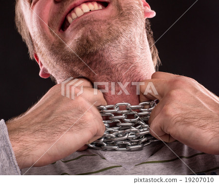 Chain around neck 19207010